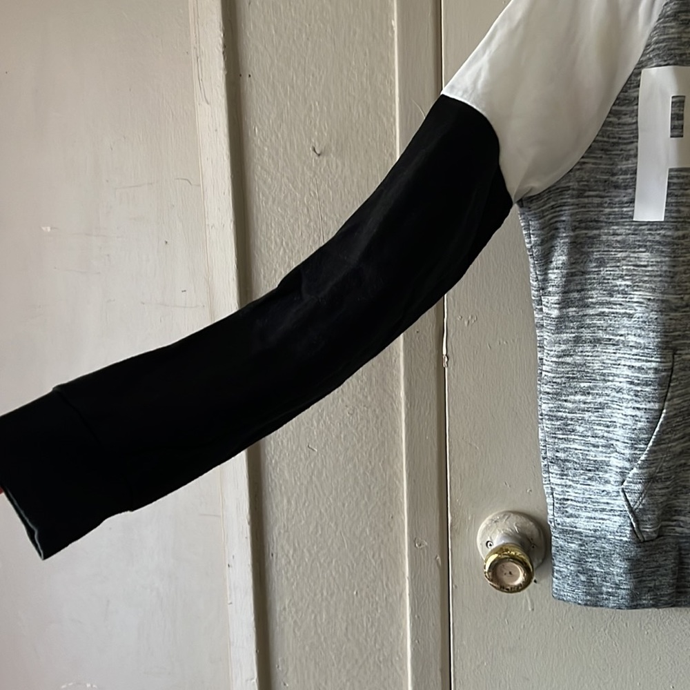 🌼SELLING IN BUNDLE ONLY🌼VS Pink Full Zipper Sweater 🌹 - Picture 7 of 7